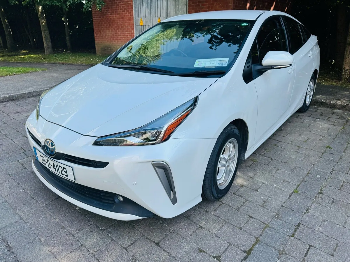 211 Prius High Spec in Excellent Cond 360 camera🎥 - Image 4