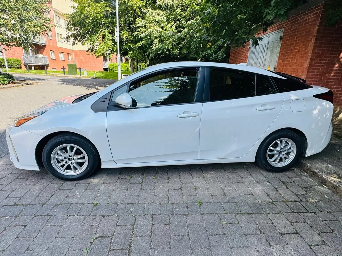 Prius High Spec in Excellent Cond,Taxi Plate Avail - Image 4