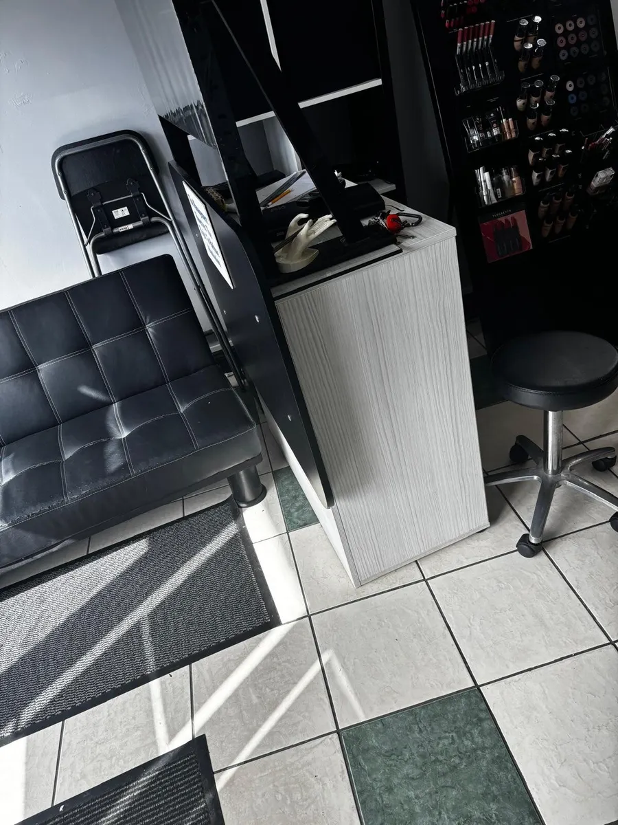 Salon Reception desk - Image 3