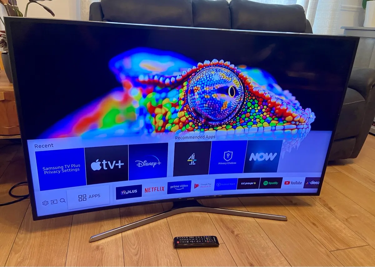 Samsung 55” 4K curved Smart TV - Image 2