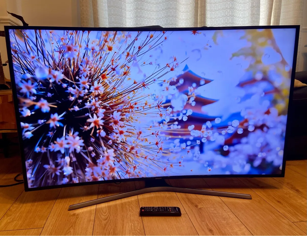 Samsung 55” 4K curved Smart TV - Image 4