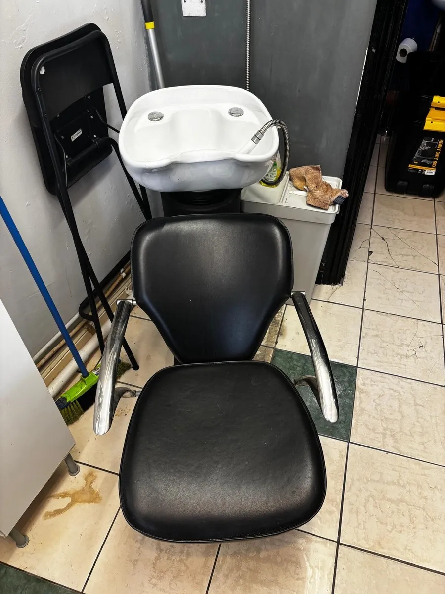 Rem hair wash back sink - Image 1