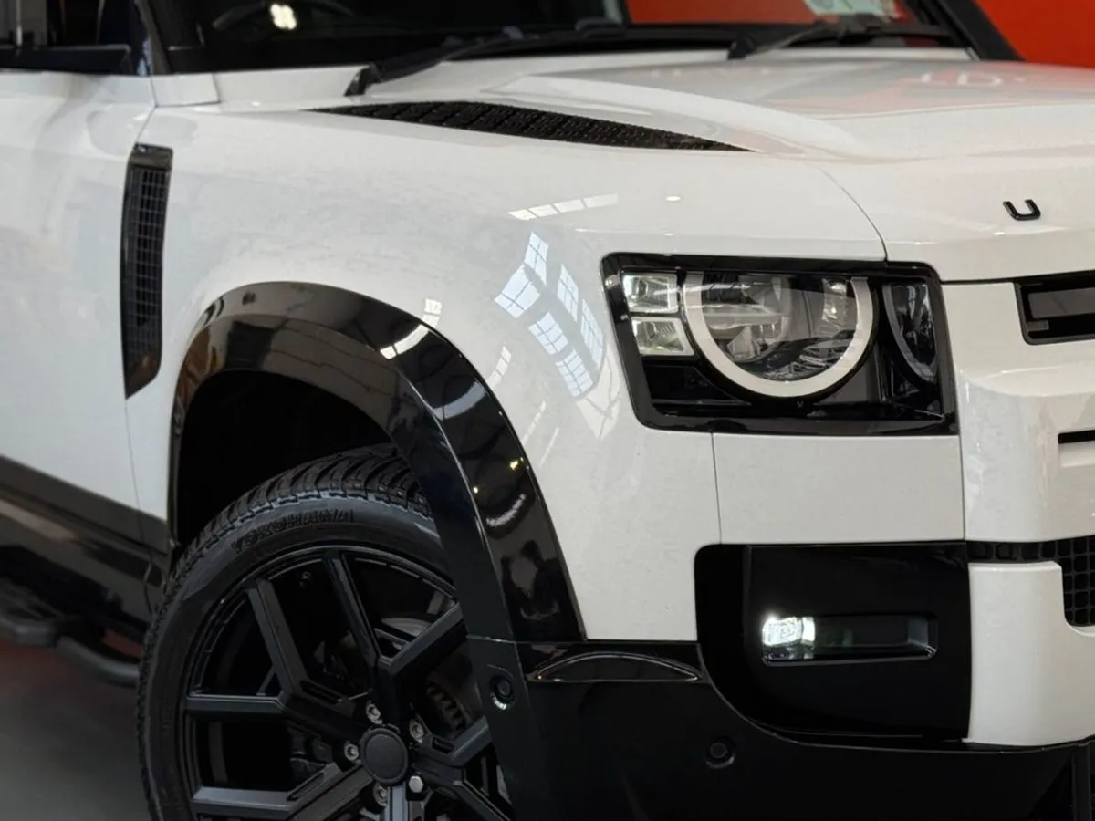 Land Rover Defender Hard TOP SE D Mhev A  66 - Image 4