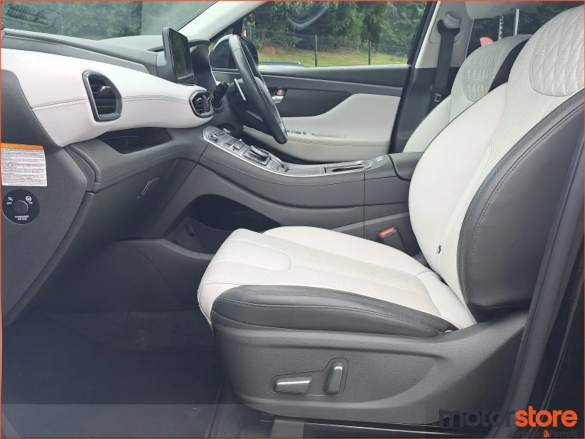 Hyundai Santa Fe 1.6 Phev 4WD Premium Auto - Image 4