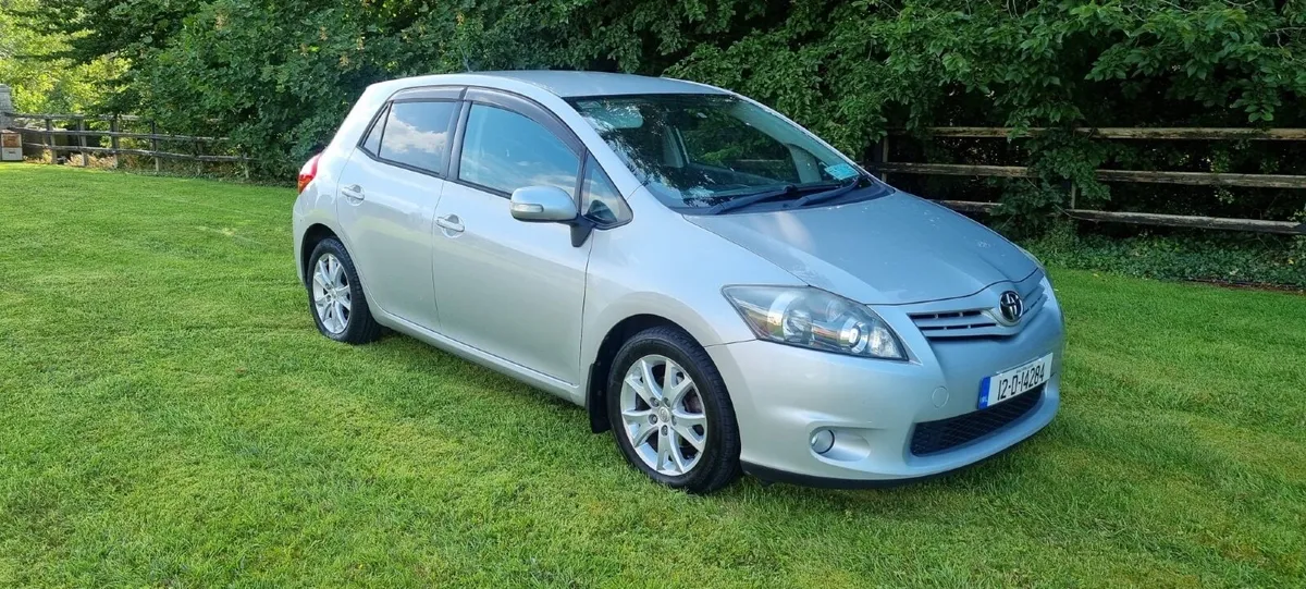 12 Toyota Auris 1.4 D4D Automatic Low KMS - Image 2