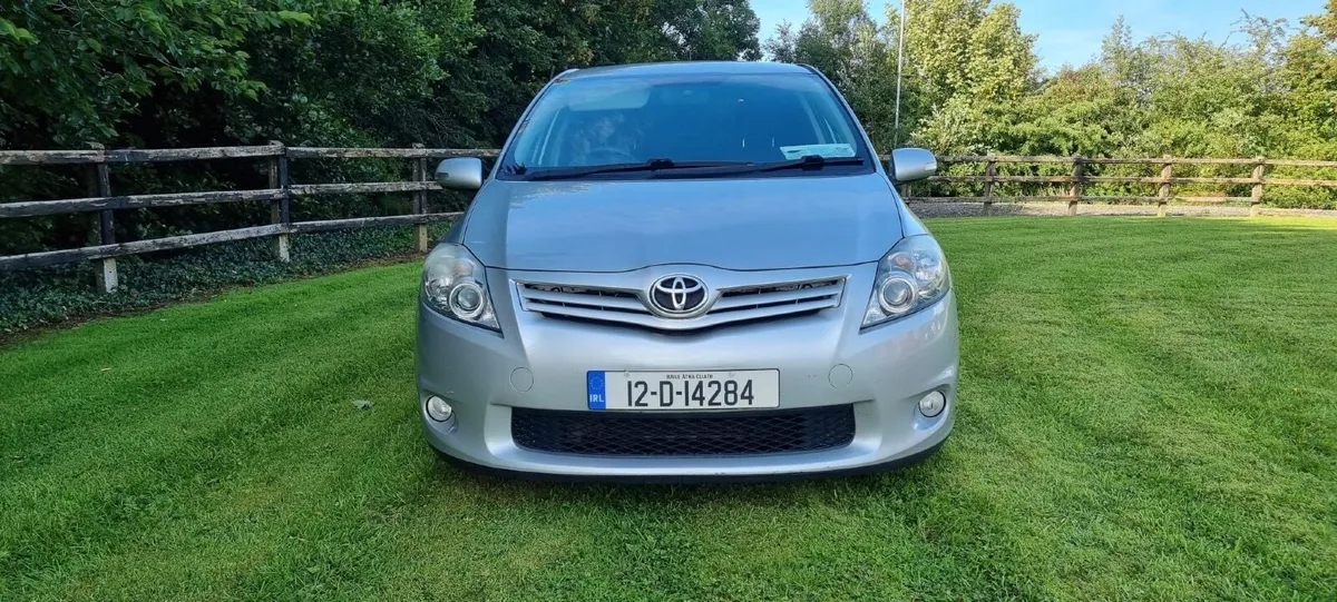 12 Toyota Auris 1.4 D4D Automatic Low KMS - Image 4