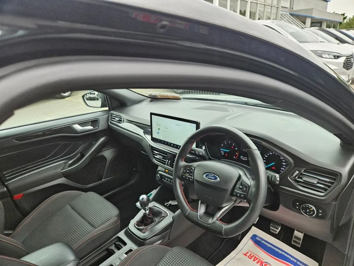 Ford Focus St-line 5D 1.0t 125 S6.2 M6 FW - Image 3