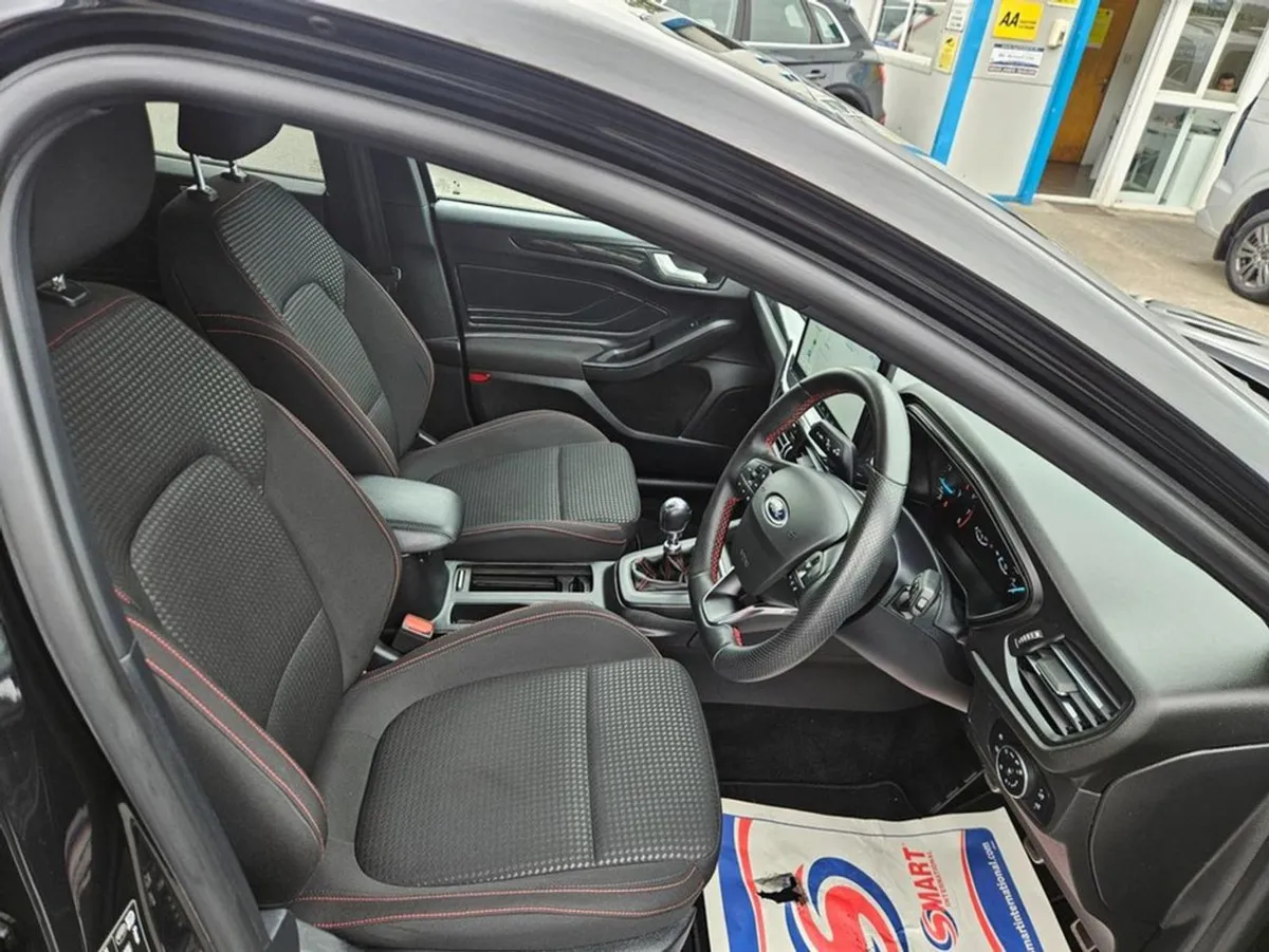 Ford Focus St-line 5D 1.0t 125 S6.2 M6 FW - Image 4