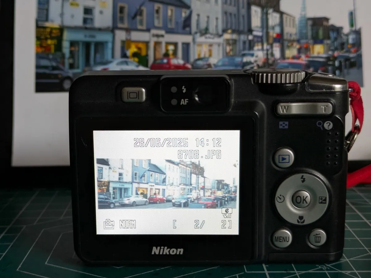 Nikon P50 8MP CCD 🌈 digital compact camera - Image 2