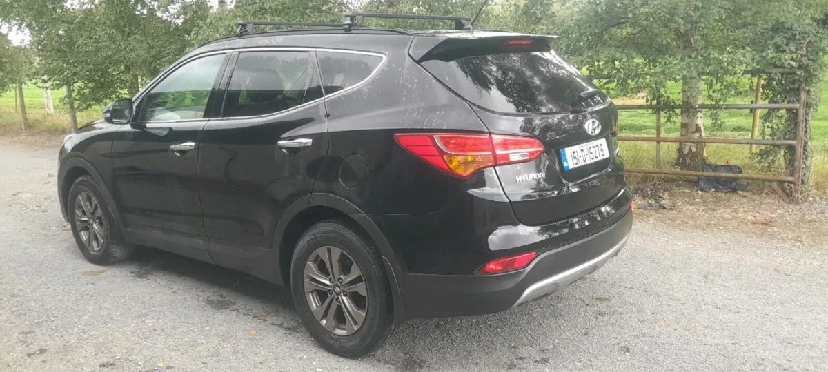 2015 Hyundai santa fe 4WD - Image 2
