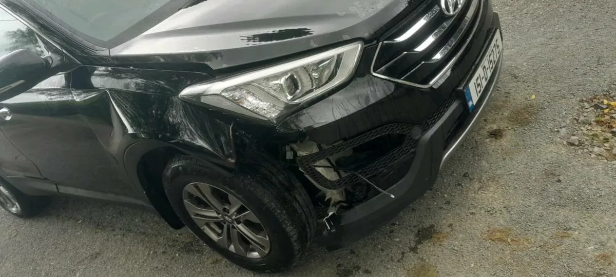 2015 Hyundai santa fe 4WD - Image 4