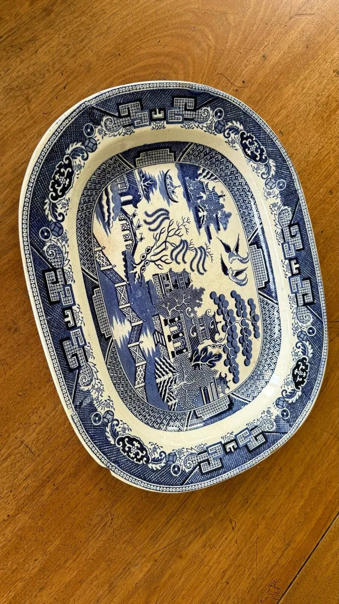 Blue Willow pattern serving dish