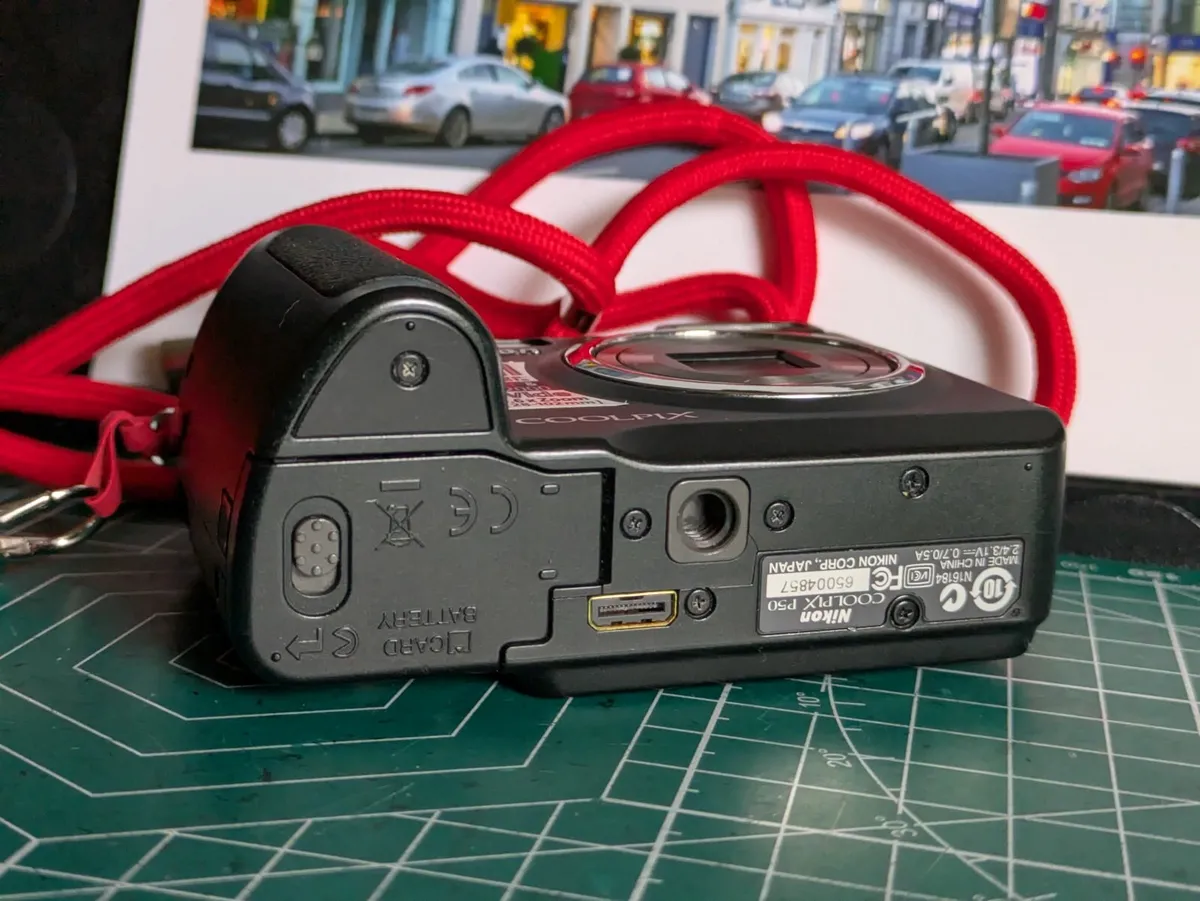 Nikon P50 8MP CCD 🌈 digital compact camera - Image 3