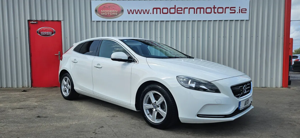 volvo v40 auto 1.6t se edition low kms - Image 1