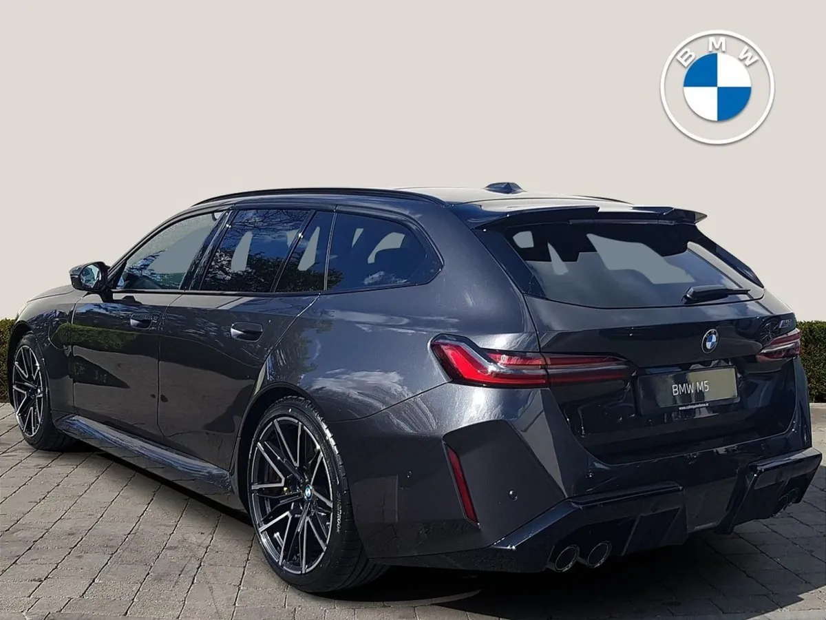 BMW M5 Touring - Image 2