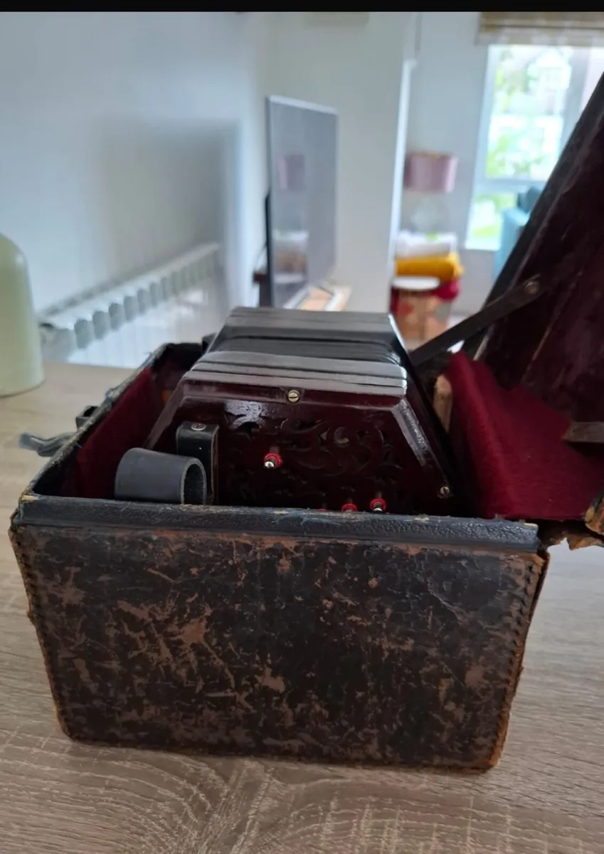 Wheatstone Linota 30 Key Concertina B/F# - Image 2