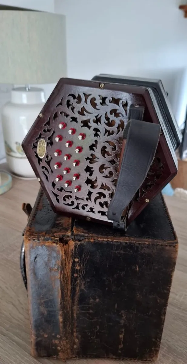 Wheatstone Linota 30 Key Concertina B/F# - Image 3
