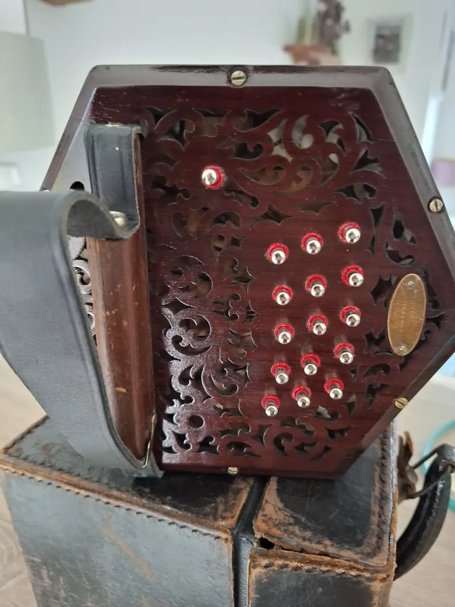 Wheatstone Linota 30 Key Concertina B/F# - Image 1