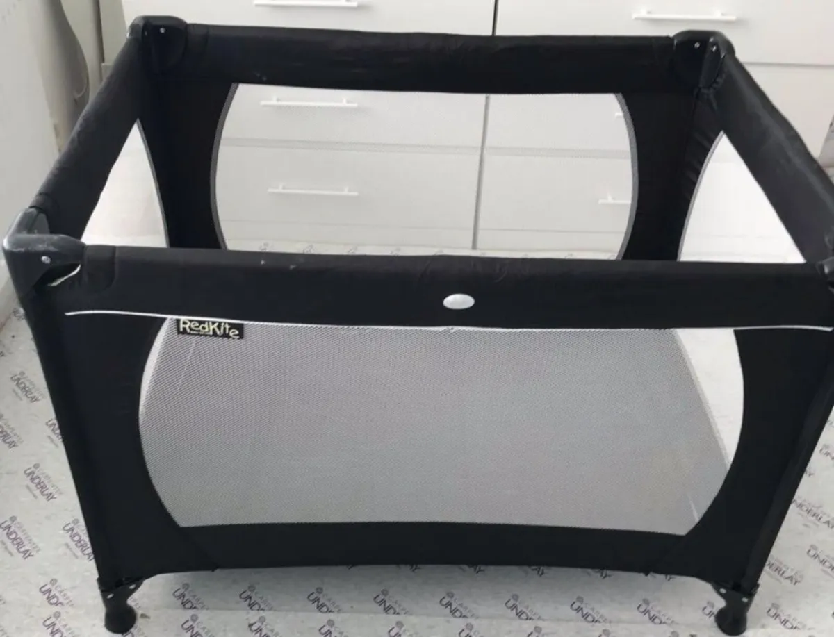 Redkite travel cot - Image 2