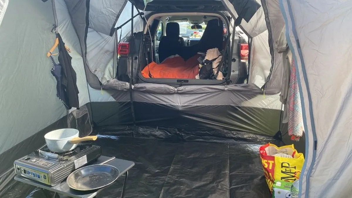 Tent - Image 2