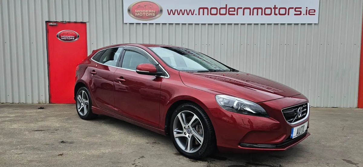 volvo v40 auto 2.0 lux plus 2.0d low kms - Image 2