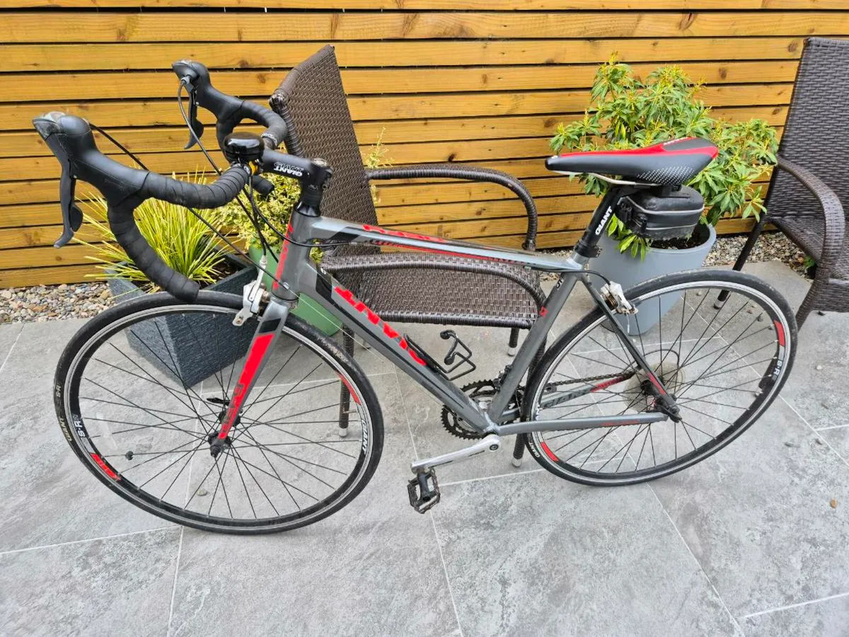 Giant Defy Road Bike - Image 1