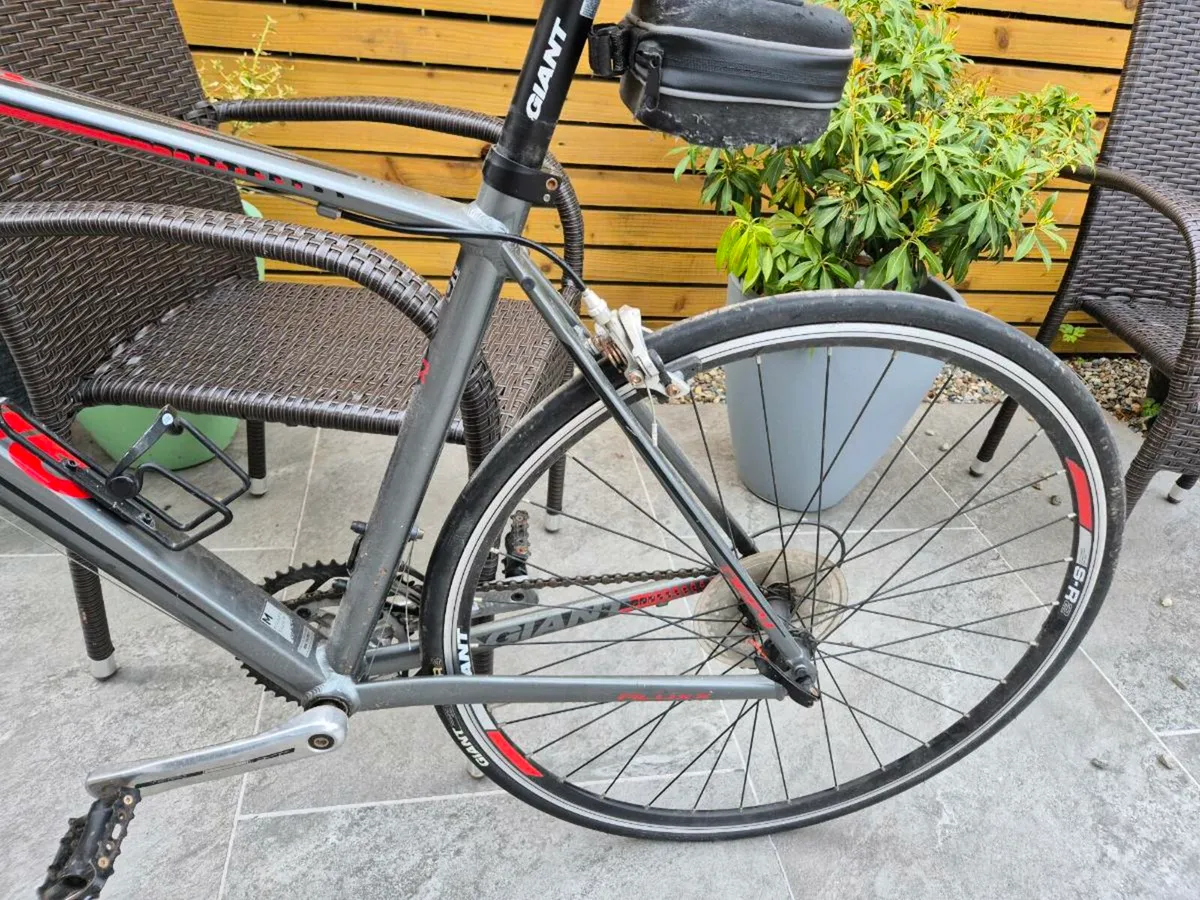 Giant Defy Road Bike - Image 2