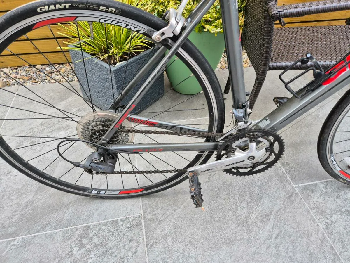 Giant Defy Road Bike - Image 3