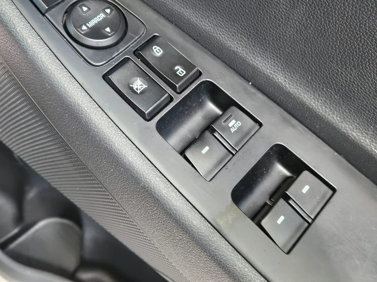 17 HYUNDAI TUCSON PREMIUM - Image 4