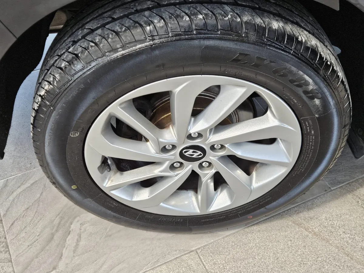 17 HYUNDAI TUCSON PREMIUM - Image 3