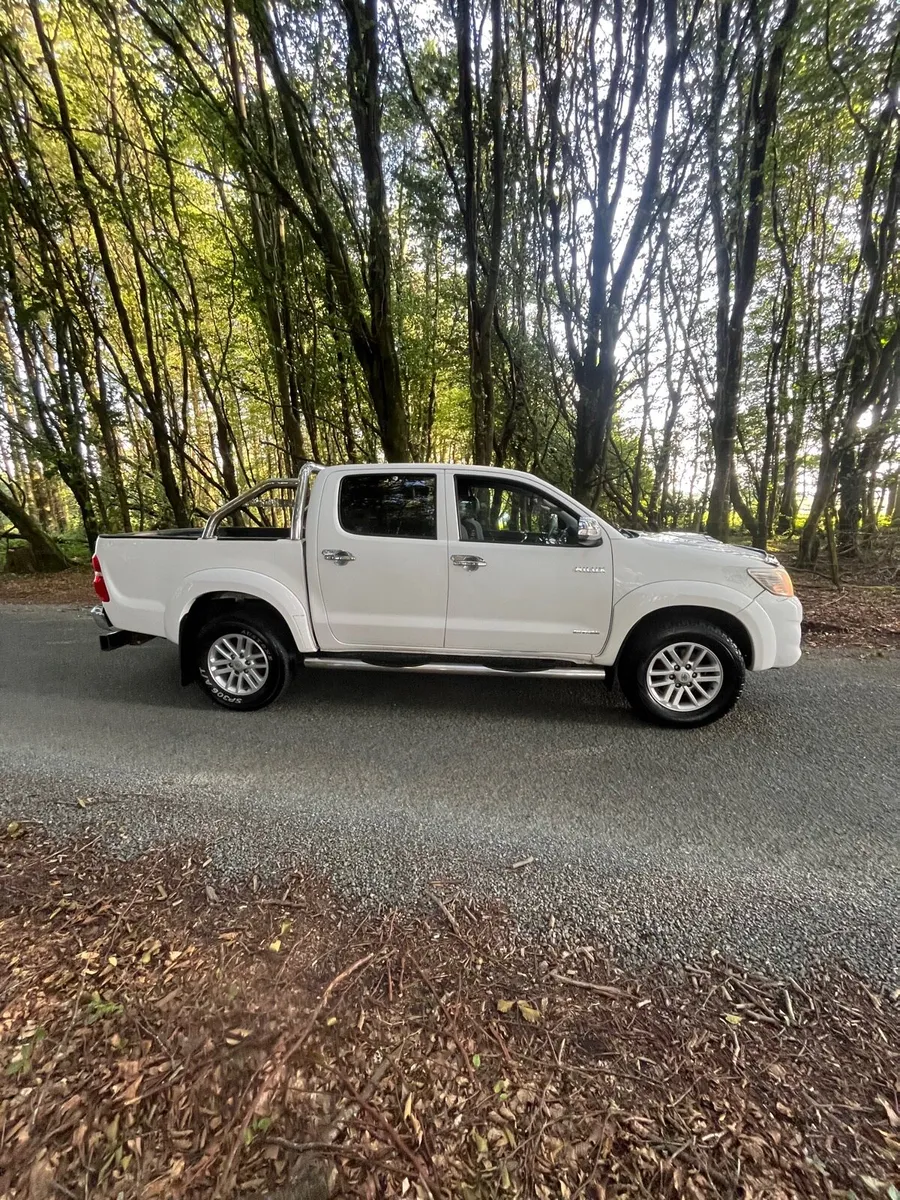 2013 Toyota Hilux Invincible - Image 2