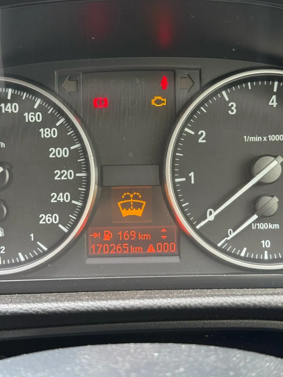 BMW 320i Msport READ ADD PLEASE - Image 4