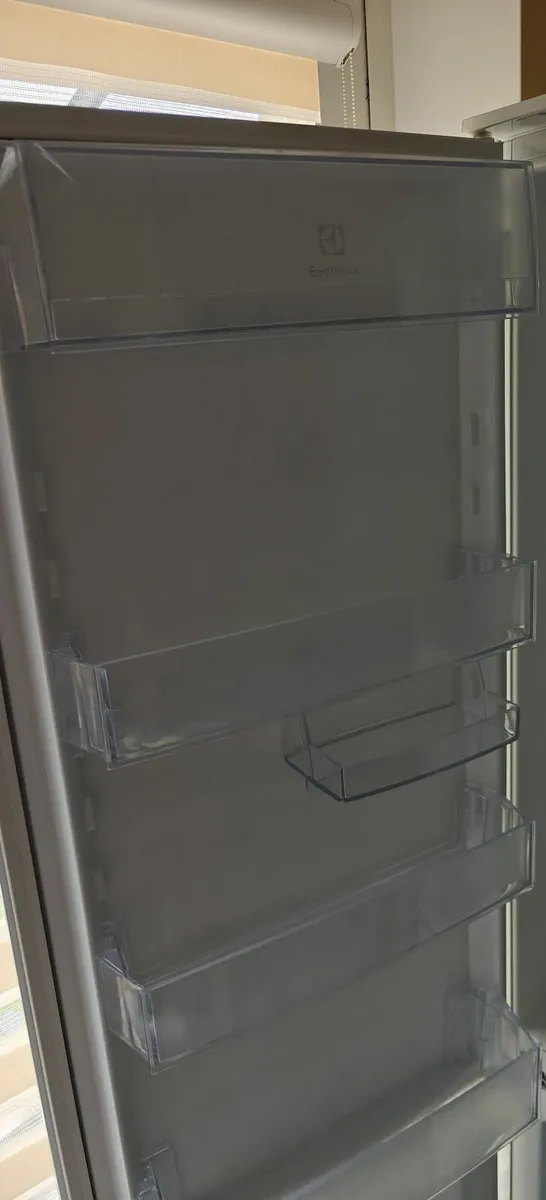 Integrated fridge freezer Electrolux 70/30 - Image 3
