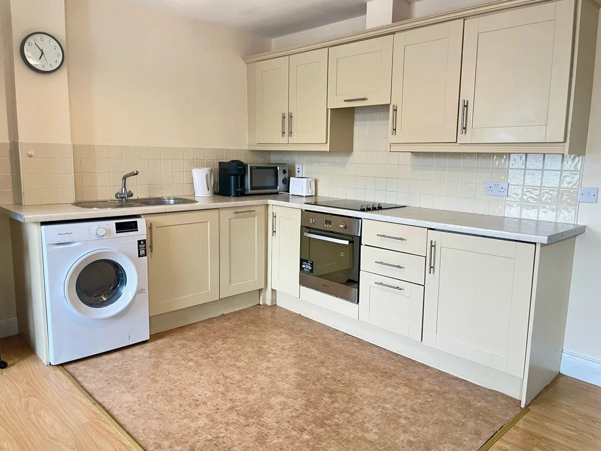 Solid Beige Kitchen – €400 – Must Go! - Image 1