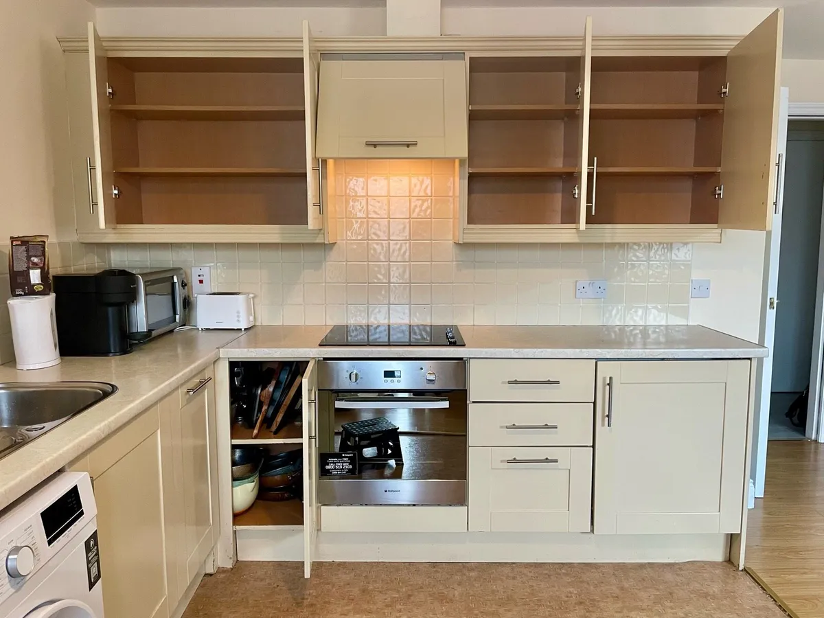 Solid Beige Kitchen – €400 – Must Go! - Image 4