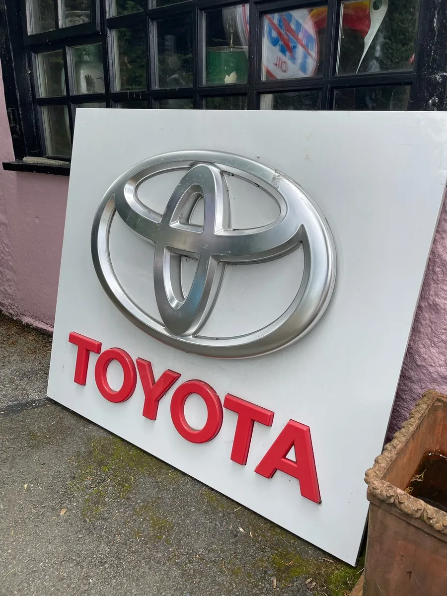 Toyota dealership sign - Image 2