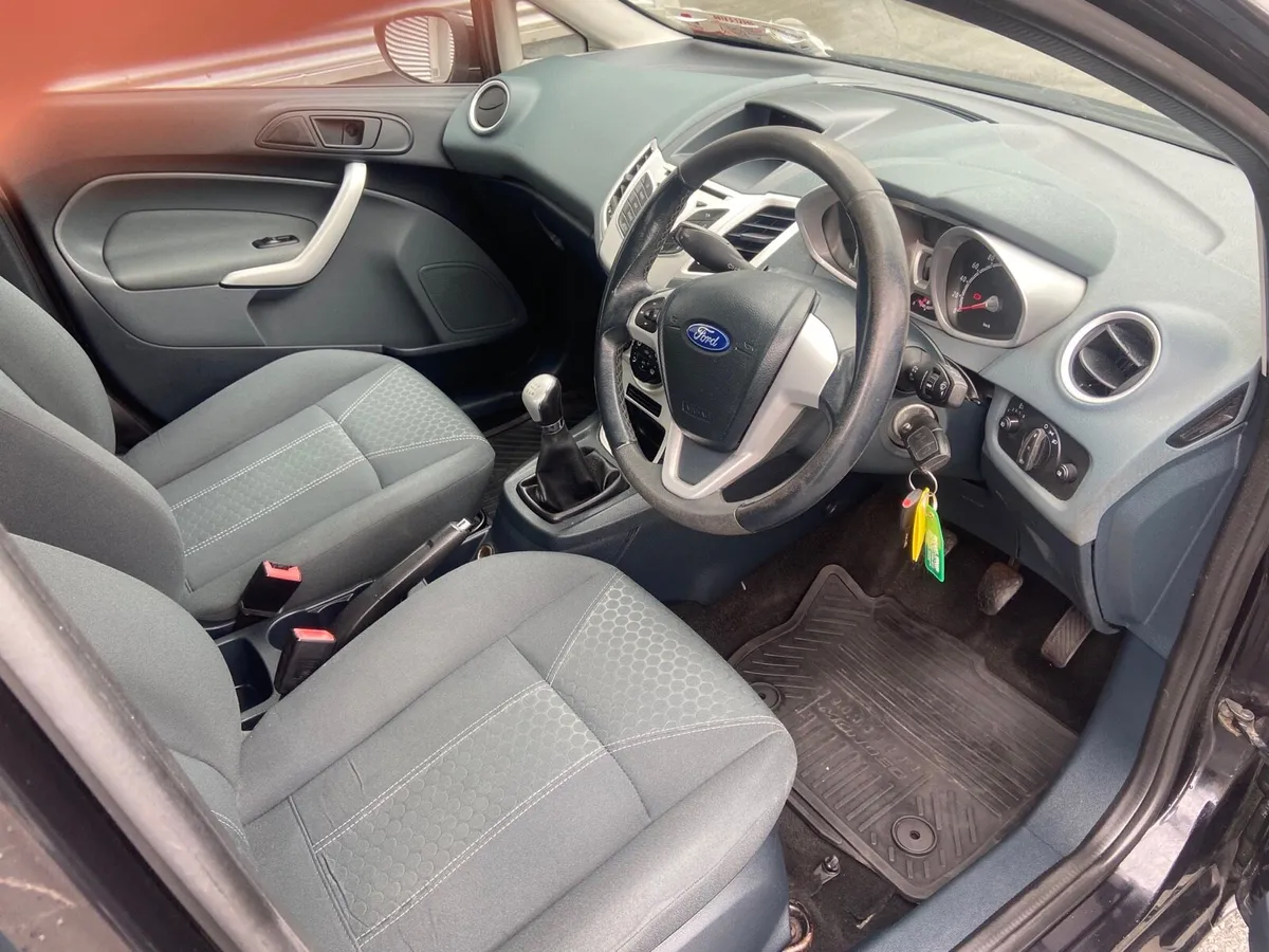 Car - Image 2