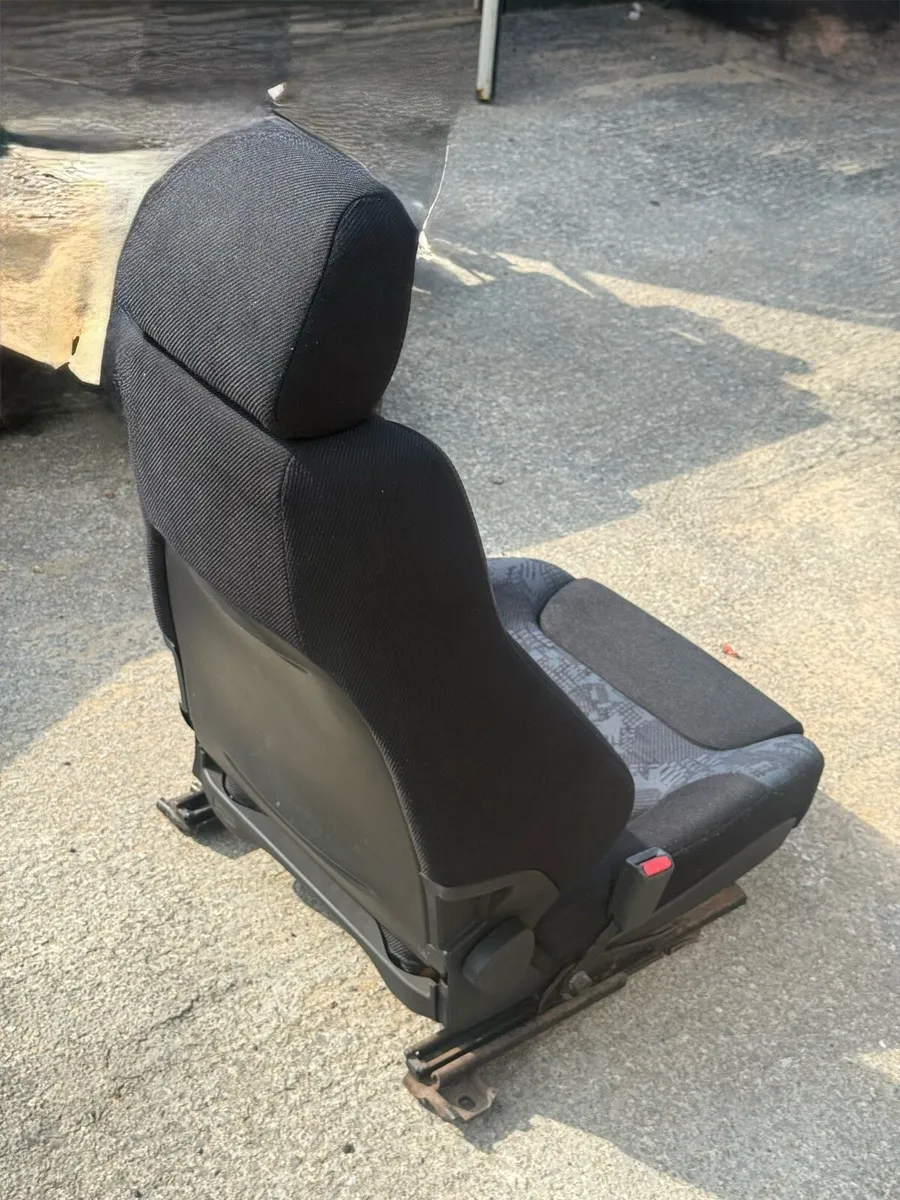 Mitsubishi Recaro seats - Image 4