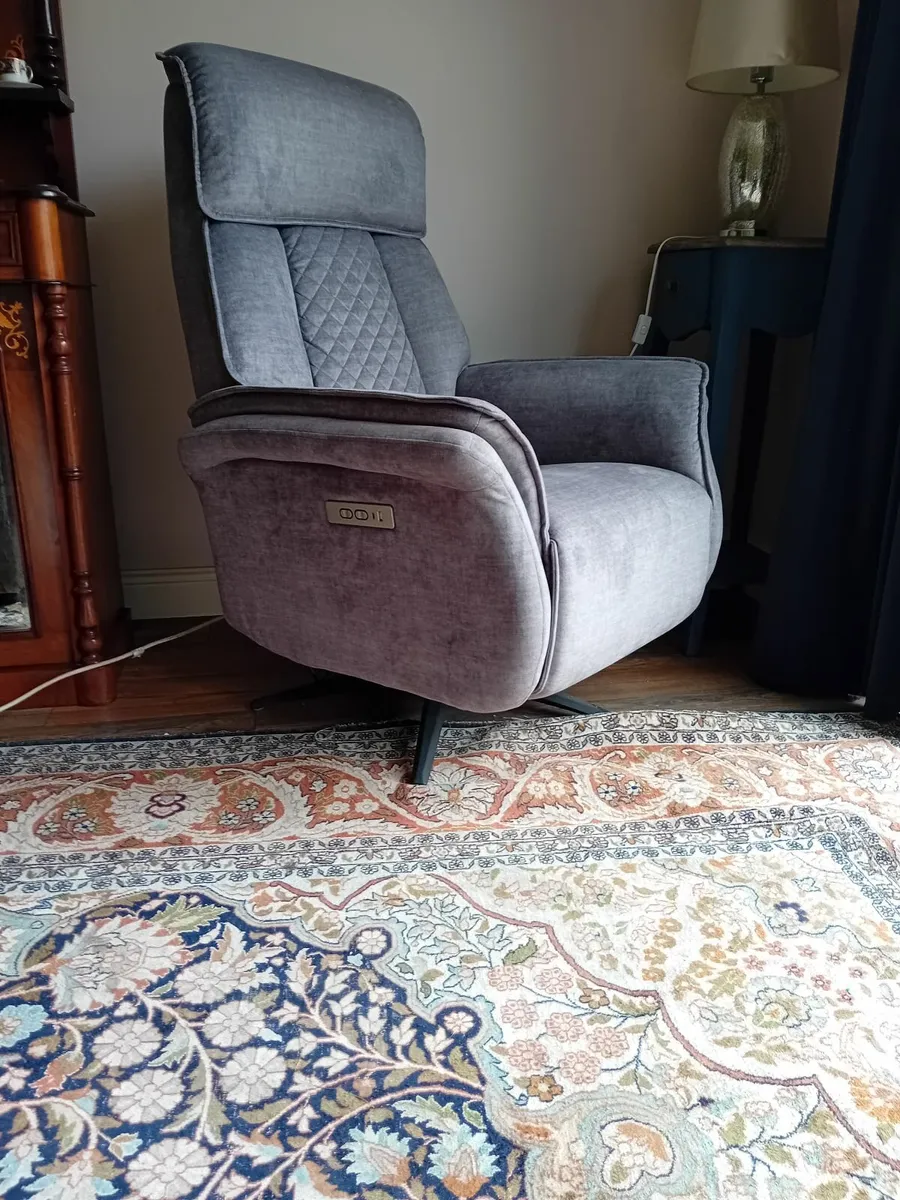 Recliner - Image 2