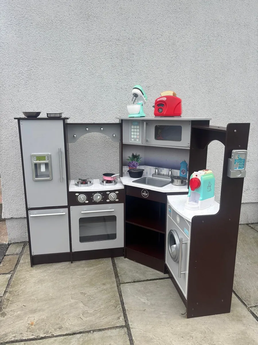 🎉 KidKraft Corner Kitchen + Accessories - Image 1