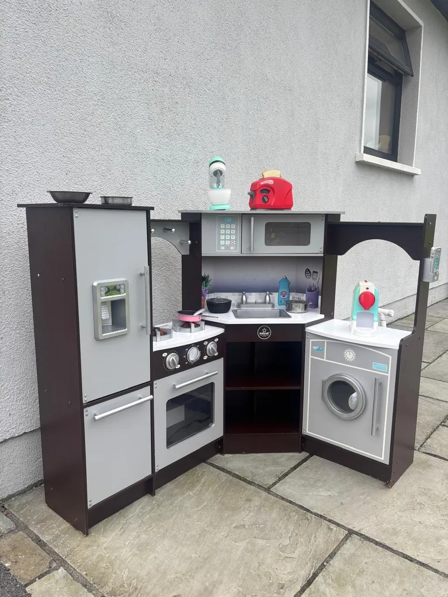 🎉 KidKraft Corner Kitchen + Accessories - Image 2