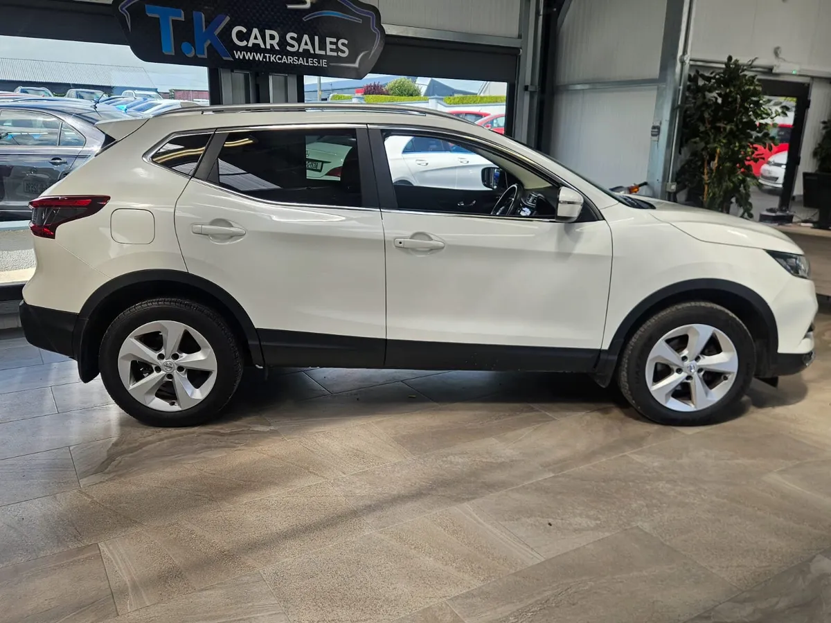 19 NISSAN QASHQAI XE PLUS - Image 4
