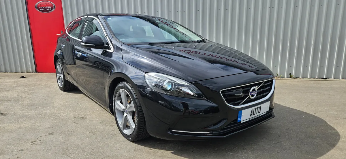 volvo v40 auto se lux 1.6t petrol low kms - Image 4