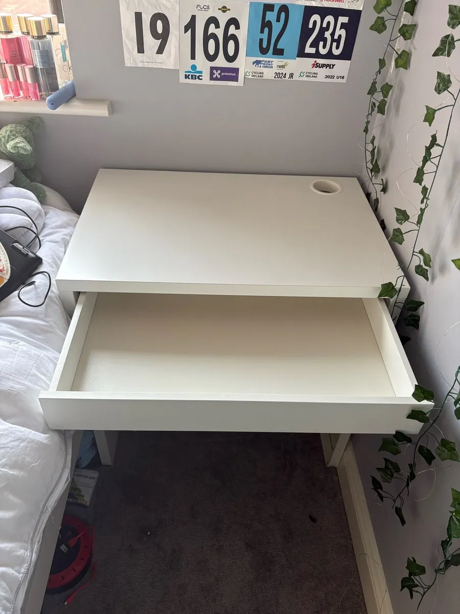 Desk and chair - Image 4