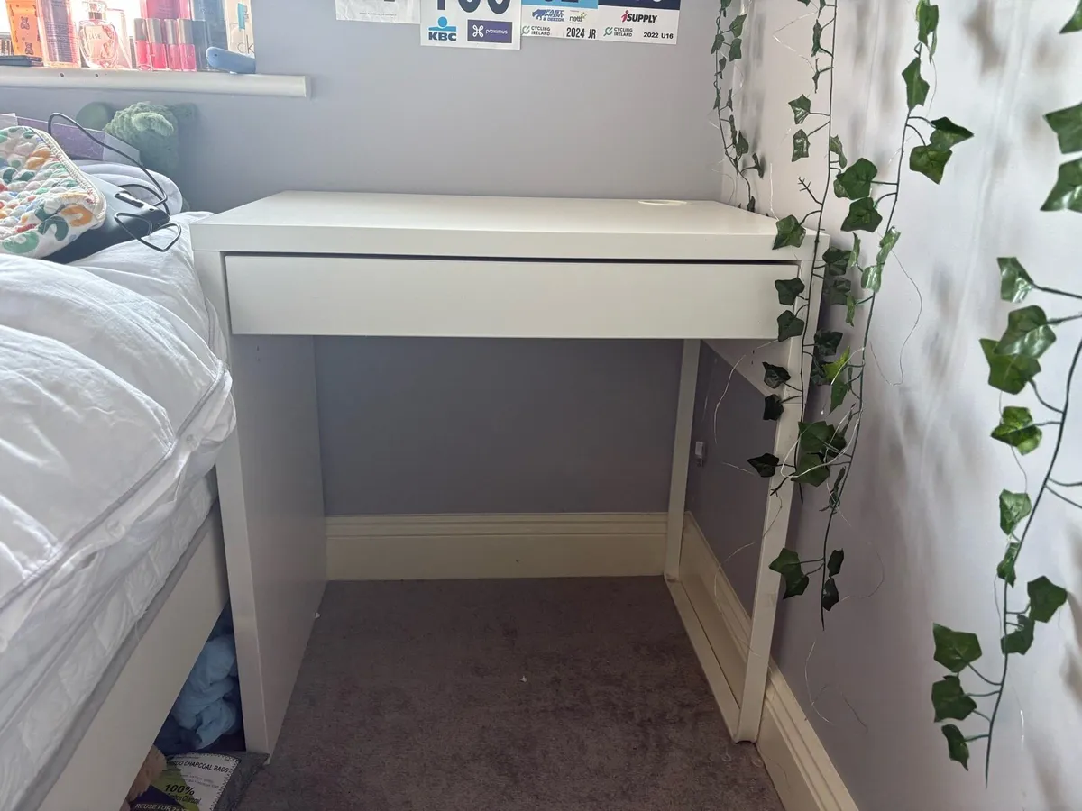 Desk and chair - Image 1