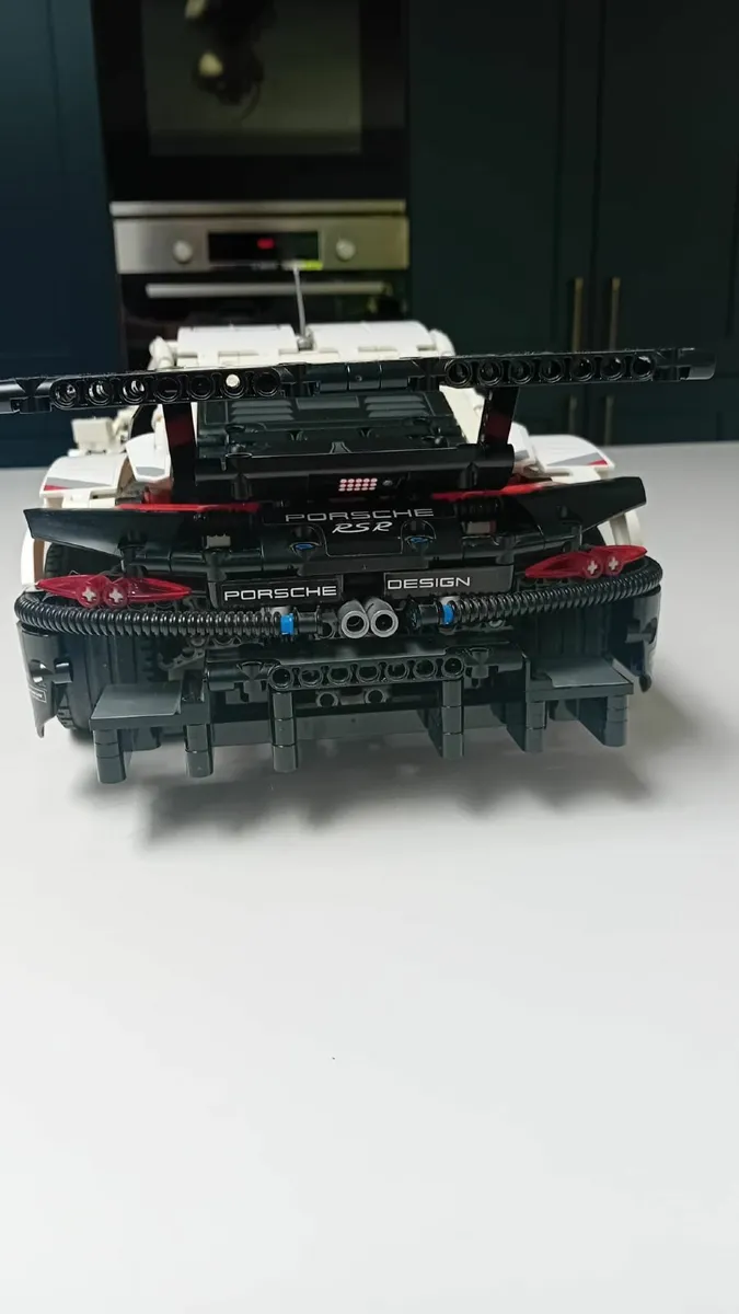 Porsche 911 Lego Technic - Image 4