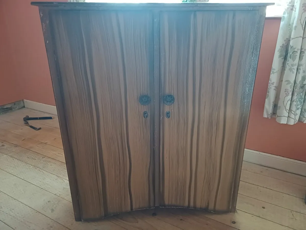 Bedroom furniture - Image 2