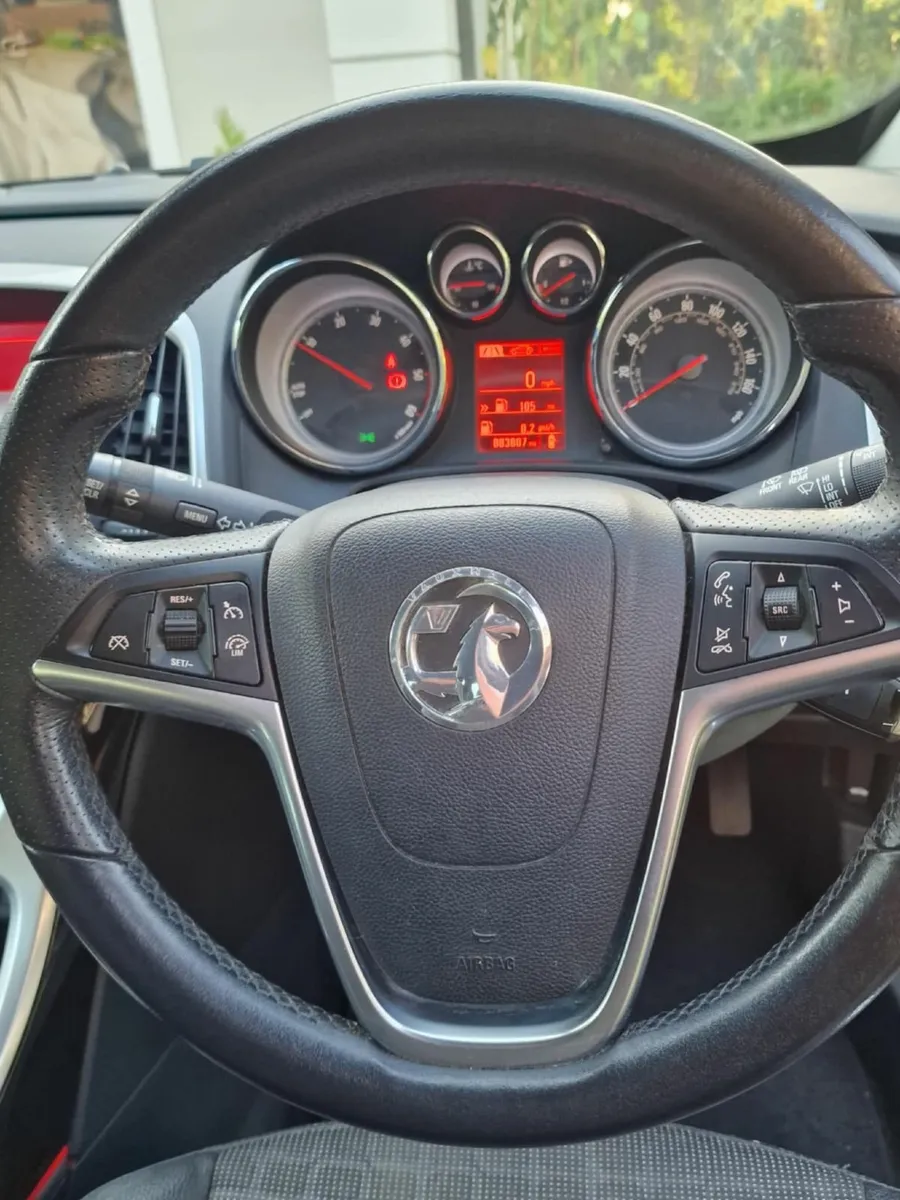 Vauxhall Astra GTC - Image 3