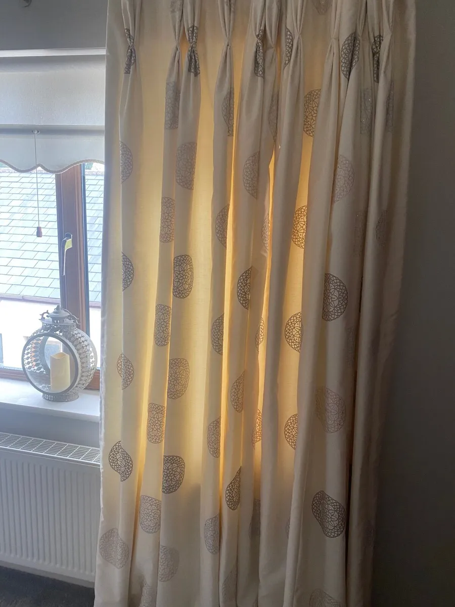 Curtains - Image 1