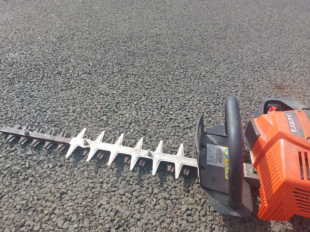 Dormak Petrol Hedge Trimmer - Image 2